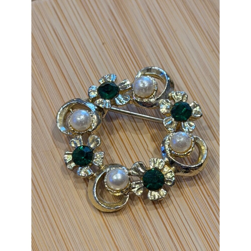 Vintage Gold-Tone Floral Brooch With Faux Pearls & Green Rhinestones Circular De - Picture 3 of 8